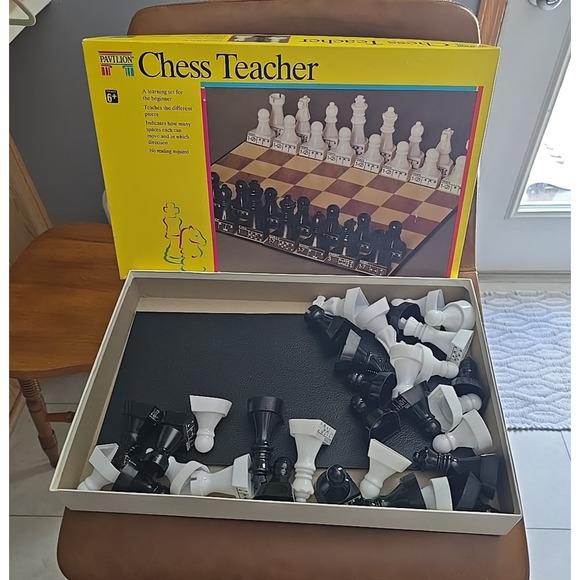 Vintage 1992 Pavilion Chess Teacher Set for Beginner Board Game - Complete - Picture 1 of 5